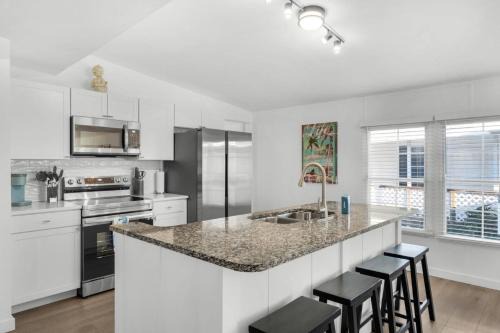 Dockside Retreat (3/2)