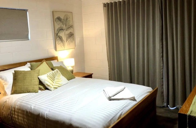 Dog-friendly Bluff Rd Beach House, Emerald Beach