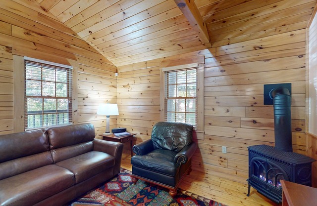 Dog-friendly cabin retreat with kitchen, firepit, hiking & outdoor fun