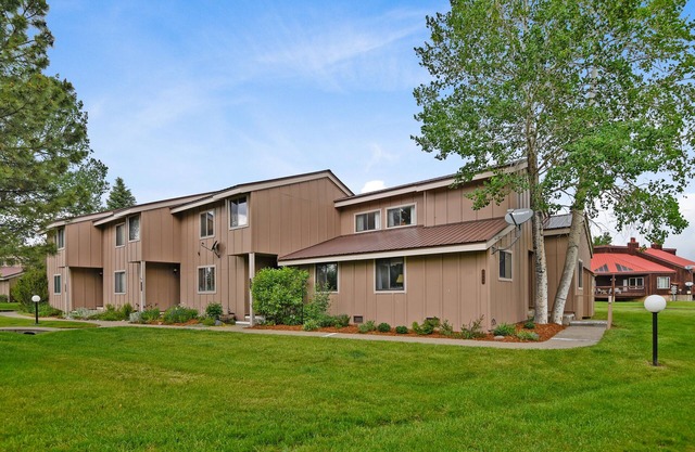 Dog-friendly condo with WiFi & covered back porch - lakes, golf, skiing nearby