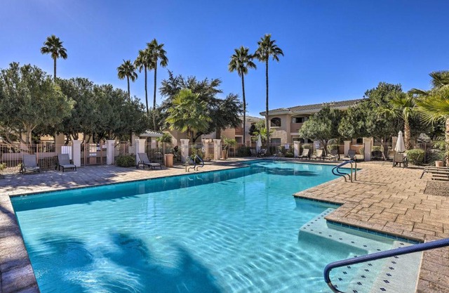Dog-Friendly Condo with Pool and Hot Tub in Phoenix