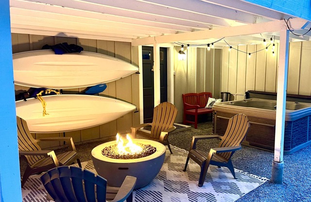 Dog-Friendly Cottage with hot tub, kayaks, e-bike