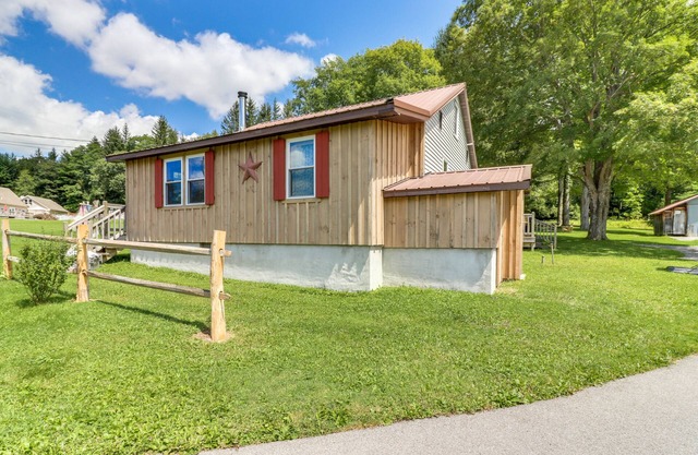 Dog-Friendly Country Cabin with Deck, Firepit & Air Hockey - Close to Yough River