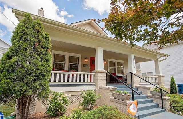Dog-Friendly Firepit Home | Near MSU Campus