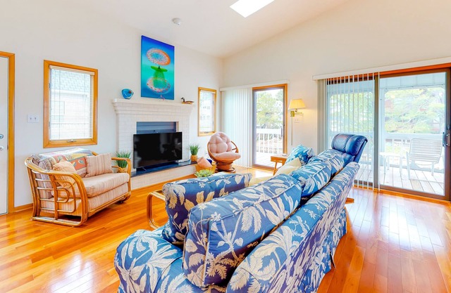 Dog-friendly home on the canal with beach gear and grill - 1.5 blocks to beach