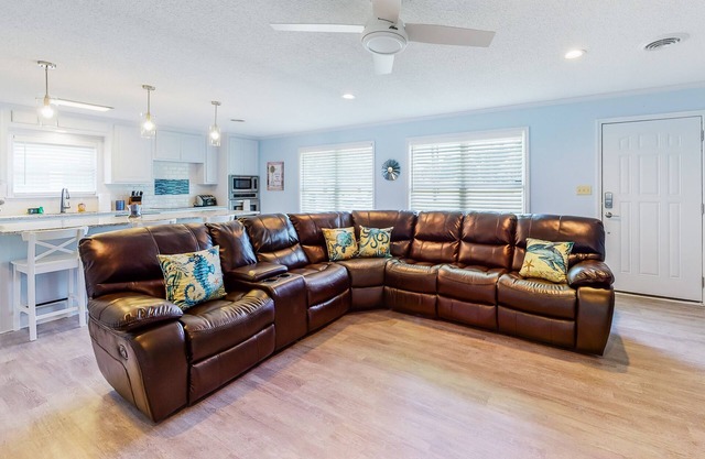 Dog-friendly home w/a furnished patio, free WiFi, & central A/C- near cove