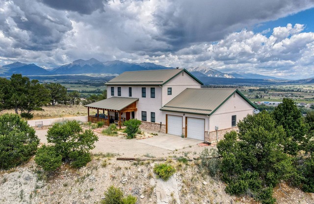 Dog Friendly Scenic Salida Getaway - Minutes to Mountain Bike Trails and downtown Salida