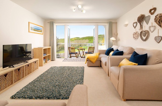Dog friendly, two bedroom holiday apartment with balcony in Mortehoe, North Devon.