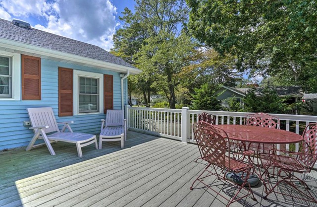 Dog-Friendly Waretown Home with Furnished Deck!