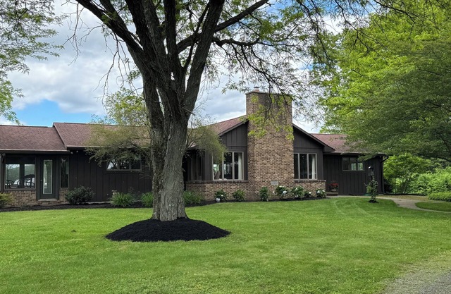 Dogwood Ridge - Secluded 3BR Home in the Woods, Sleeps 9, Pet Friendly