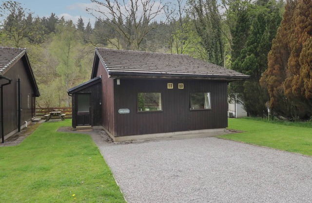 DOGWOOD TIMBER LODGE, pet friendly, with a garden in Keswick