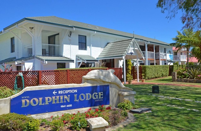 Dolphin Lodge- Self contained apartments-200 meters from Middleton Beach