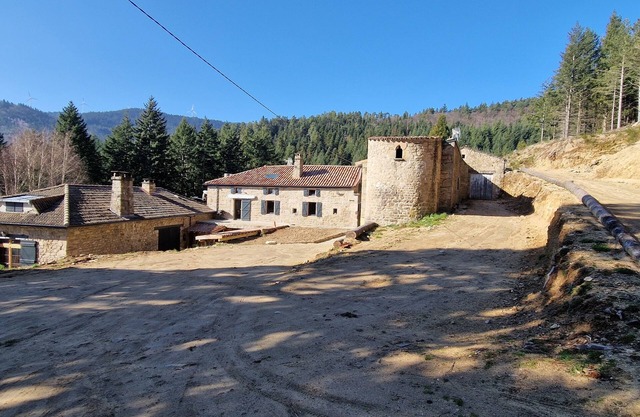 Domaine le Bouissou Du Mahun Gîtes for groups 15 to 40 people