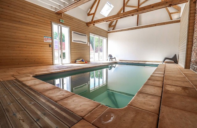 Domaine du Moulinel "la longère" 14 pers indoor pool 7 km from the beach