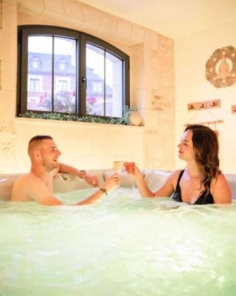 Domaine du lion rouge Piscine et Spa