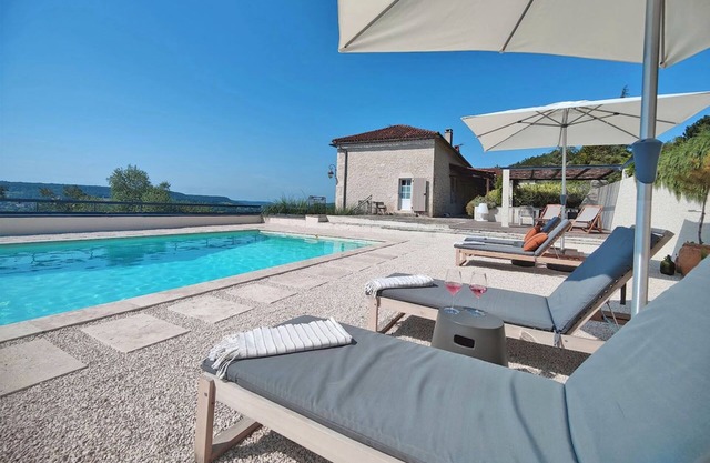 Domaine Lapèze, hilltop house in the Lot with stunning views, walk to Montcuq.n