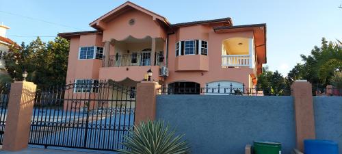 DonPaul Get Away - 4 Bedrooms ensuite Ocean View