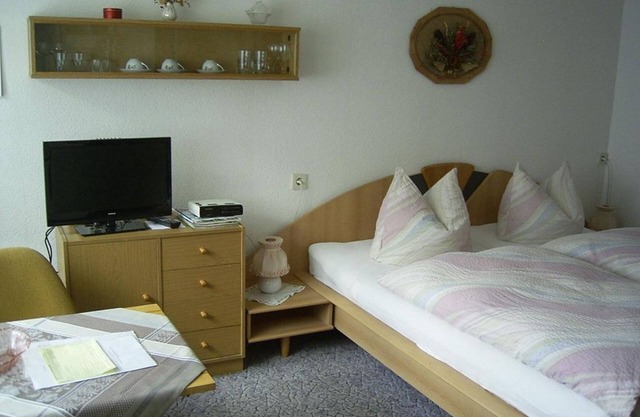 Doppelzimmer, Dusche, WC - Gästezimmer & Ferienwohnung Kapp