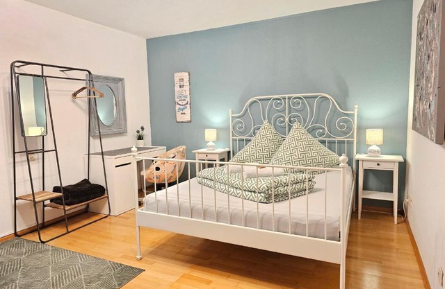 Doppelzimmer in Privathaus II geteiltes Bad & Küche I mit dem Zug 4 min bis zum HBF