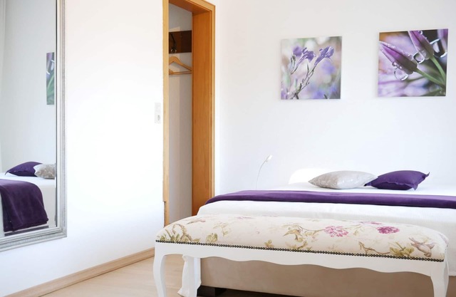 Doppelzimmer mit Balkon und Dusche