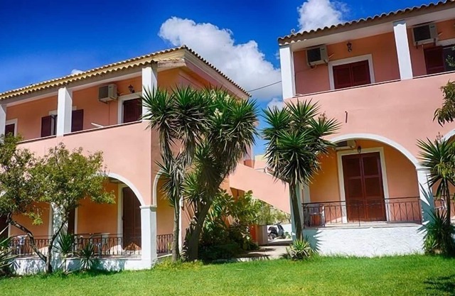 Dora Apartment 1 - in a quiet location only 300m from the sandy beach - in the bay of Agios Geo