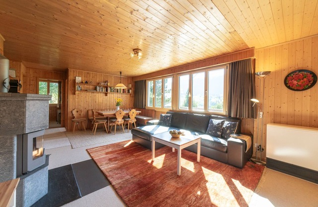 Dorea holiday home with mountain views