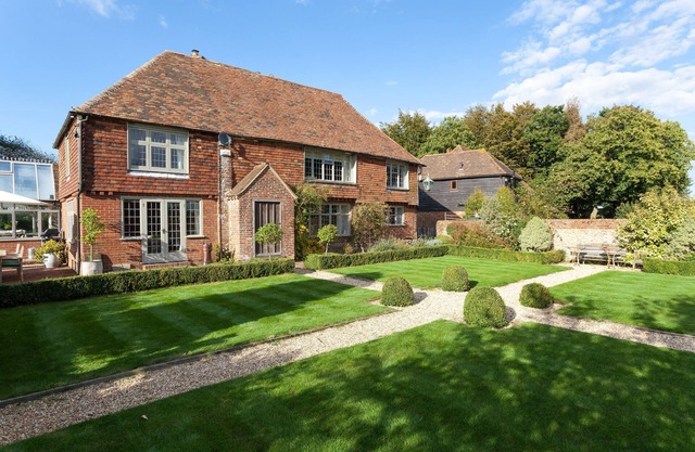 Dormestone Farm by Bloom Stays - sleeps 12 with outdoor swimming pool and tennis court