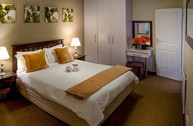 Double Bed and Sleeper Couch, Luxury Room, business travel, near Port Elizabeth