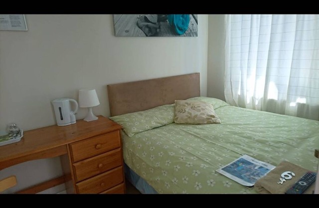 Double Room private shower room - deg-yr