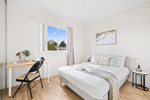 Double Room - Quaint Spot in Marayong - Centrally Located - Shared Bathroom