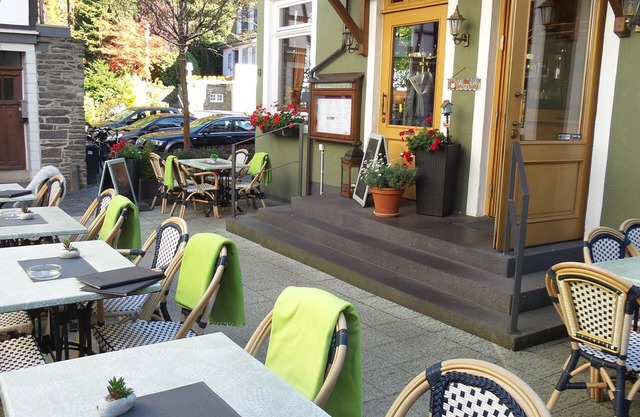 Double room, shower (shared toilet) - Hotel Alt Montjoie