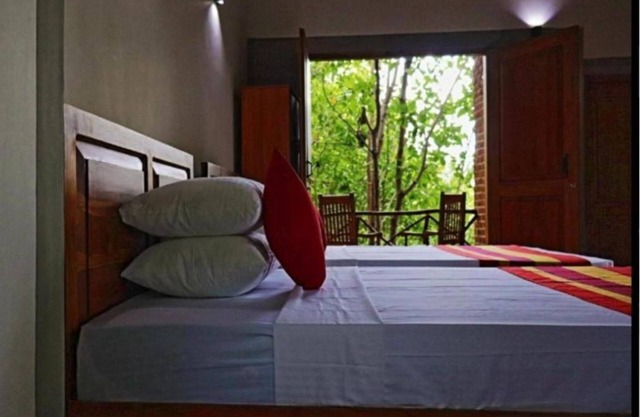 Double Room with Balcony - THE HIDEOUT KURUNEGALAnn