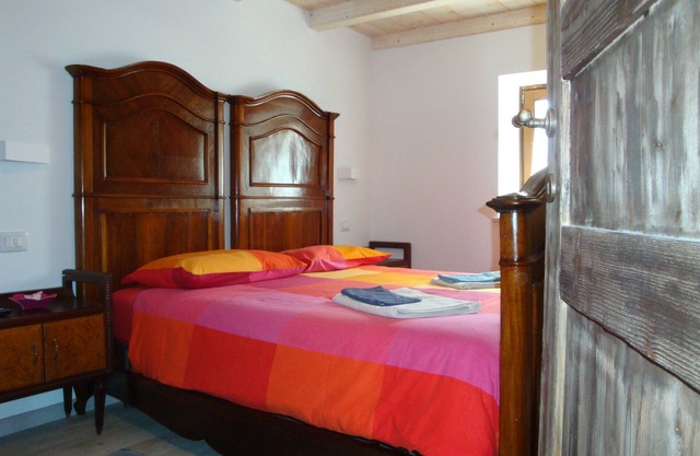 Double room with private bathroom, in a B&B between Lessinia and Valpolicella