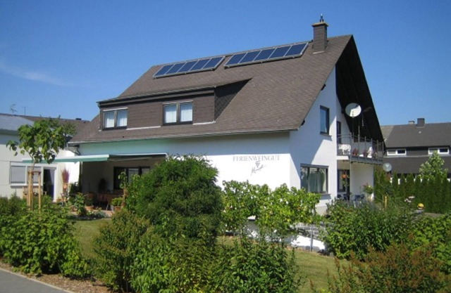 Double room with shower and toilet, extra bed - Ferienweingut Monzel