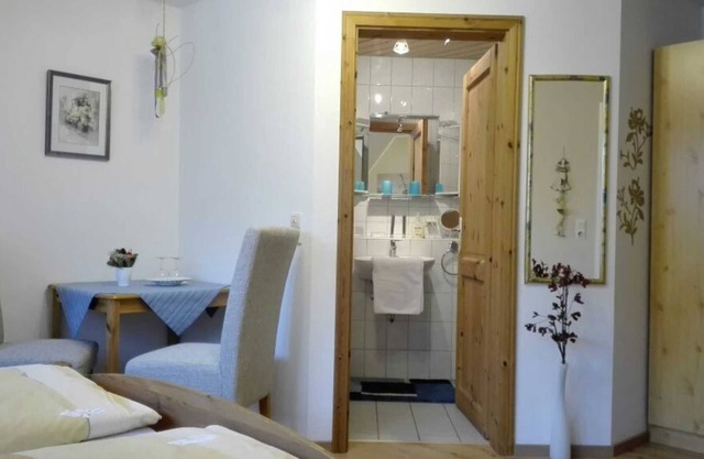Double room with WC and shower Das immer SCHÖNE - Gästehaus Waldblick