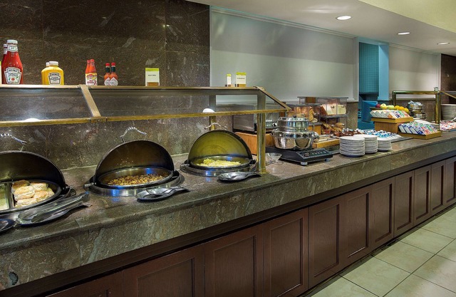 DoubleTree by Hilton Charlotte Airport