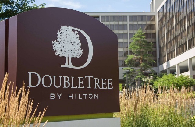 DoubleTree by Hilton Chicago - Oak Brook