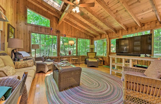 Douglas Whispering Winds Cottage with Beach!