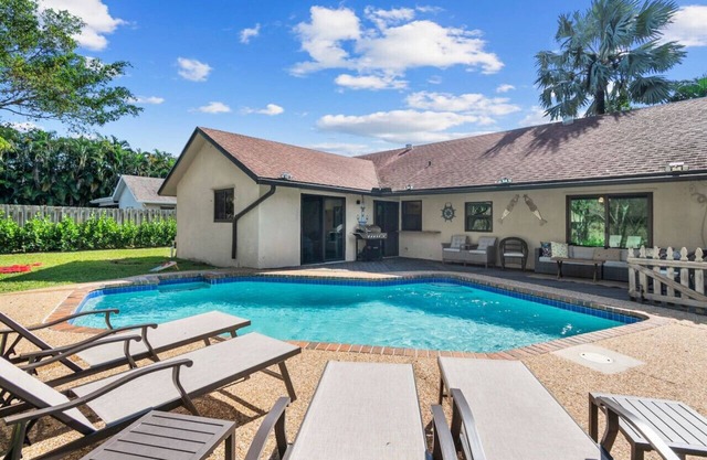 Downtime in Delray | Pool Escape