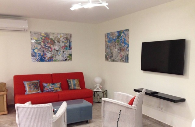 Downtown apartment with parking
