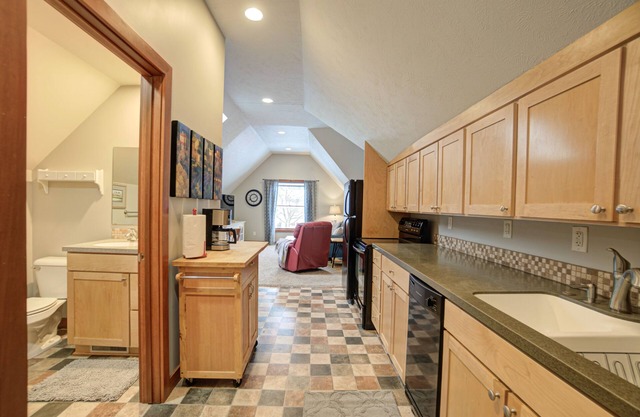 Downtown Apartment Perfect for Extended Stays