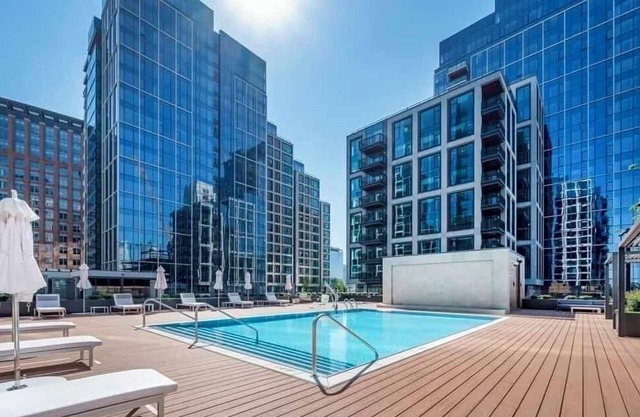 Downtown Boston Designer space with Gym and rooftop Oasis’s ,Walk to Seaport!