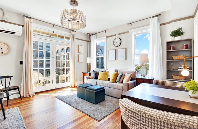 Downtown central, Private balcony with city views!