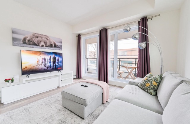 Downtown Corner Unit | Underground Parking | Mins to 17th Ave