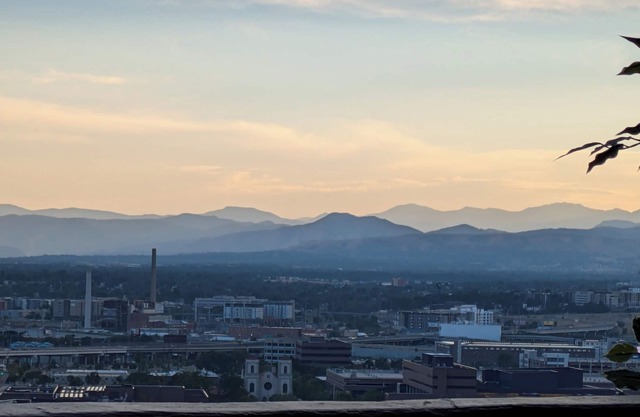 Downtown Denver Luxe Condo – Balcony, Mountain Views & Pool