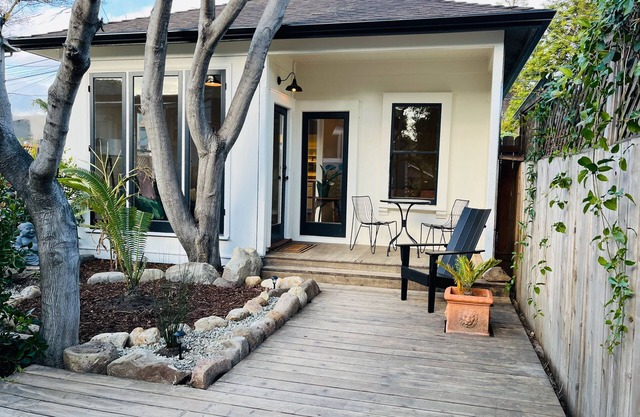 Downtown Farmhouse Cottage - Super Cute and Charming