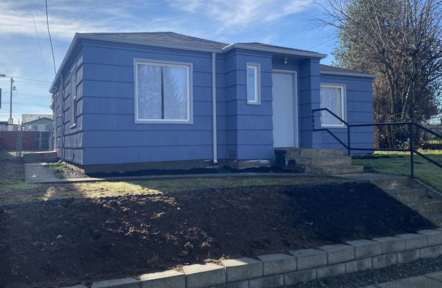 Downtown home by the Riverfront park and walking trails