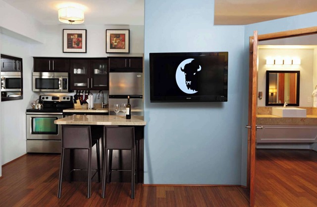 Downtown Jackson - 1 Bedroom Miller Park Deluxe Suite