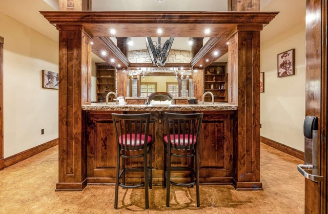 Downtown Jackson - 2 Bedroom Deluxe Suite