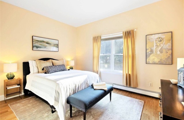 Downtown Portsmouth Private Getaway! (CDC Safe)